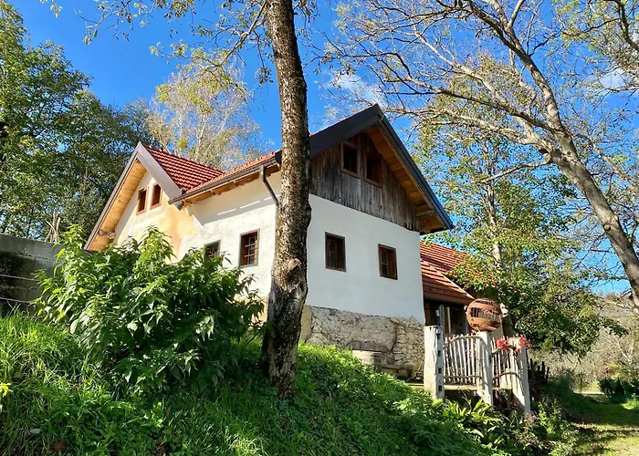 בית כפרי Estate Ana פטוי